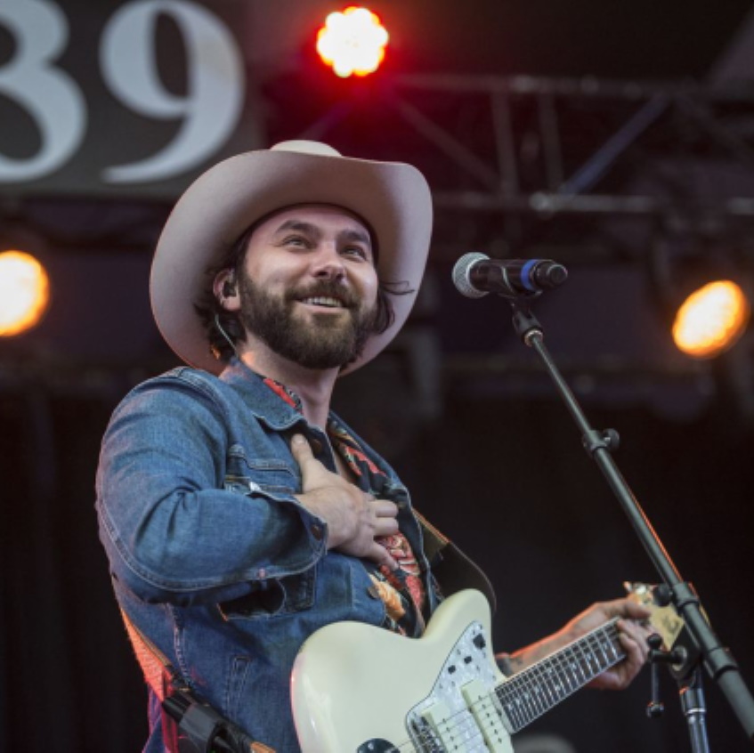 Shakey Graves, a Gentleman from Texas. Shoulders With Freckles